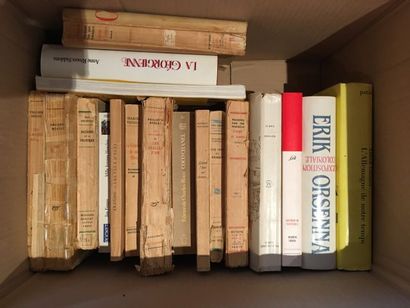 Carton de livres brochés. En l'état