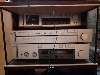 Meuble HI-FI et chaîne HI-FI avec enceintes...
