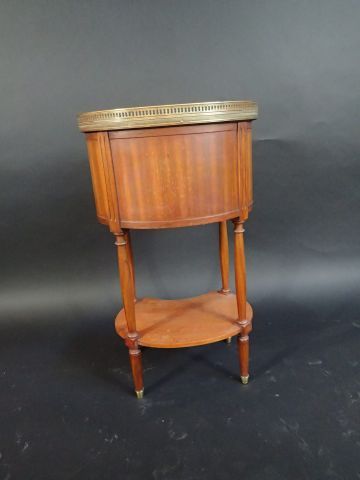 Chevet tambour en noyer à dessus de marbre...