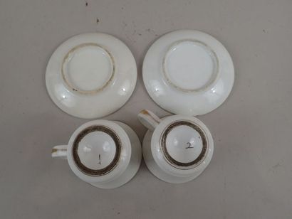 Paire de tasses brulots et leurs sous-tasses...