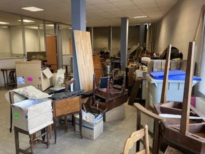 STOCK D'UN BROCANTEUR SISE A CHÂTEAU-THIERRY...