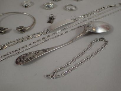 Lot en argent 800/1000e et 925/1000e comprenant...