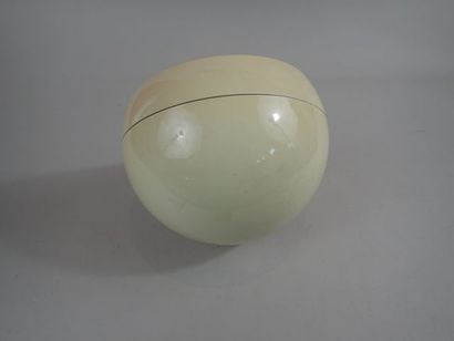 Miroir à poser de forme semi-globulaire en...