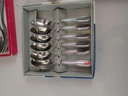 Ensemble de couverts dépareillés, dont ALFENIDE,...