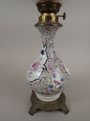 Lampe à pétrôle en porcelaine émaillée à...