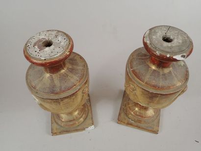 Paire de petits vases de forme balustre en...