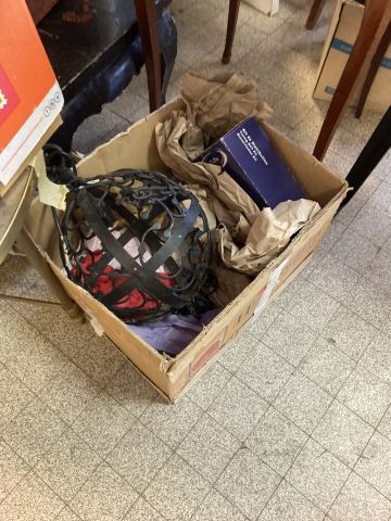 (SUITE PHOTOS LOT 2) STOCK D'UN BROCANTEUR...