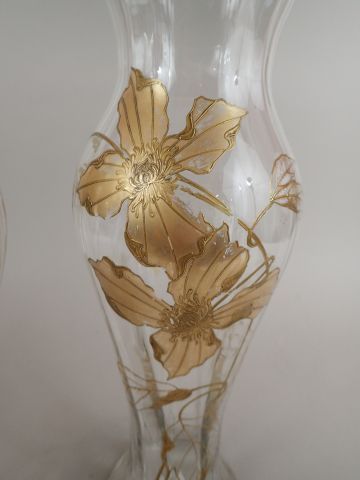 Paire de grands vases de forme balustre en...
