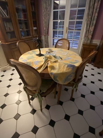 (SUITE PHOTOS LOT 4) ENTIER MOBILIER D'UNE...