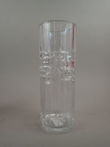 Vase rouleau en cristal taillé.

Dim : 25...