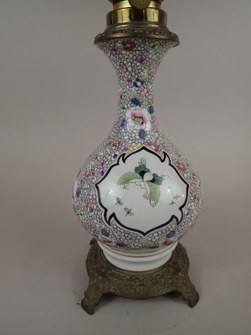 Lampe à pétrôle en porcelaine émaillée à...