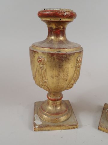 Paire de petits vases de forme balustre en...