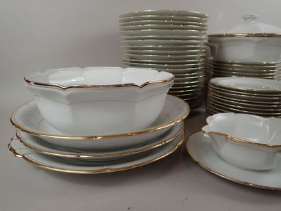 CB Cie France. Service de table en porcelaine...