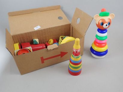 Jeu en bois à empiler figurant un personnage...