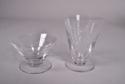 Service de verres en cristal de forme tronconique,...