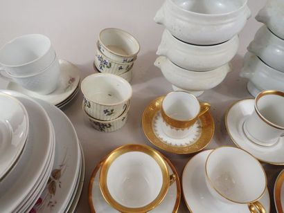 Mannette de porcelaine comprenant notamment...