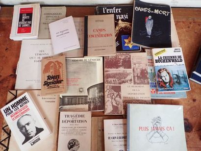 Importante mannette de livres brochés et...