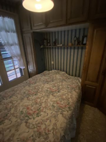 ENTIER MOBILIER D'UNE MAISON SISE A LAON...