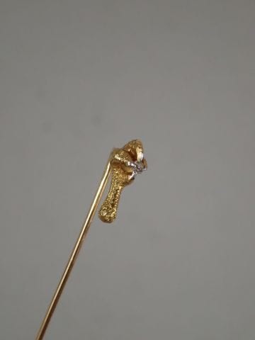 Epingle de cravate en or jaune à décor d'une...
