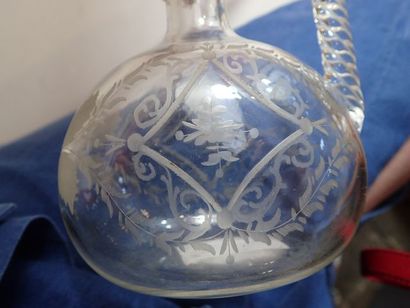 Lot de verrerie comprenant un verre de cure...