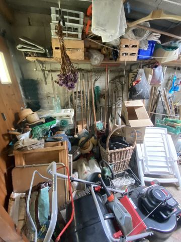 (SUITE PHOTOS LOT 4) ENTIER MOBILIER D'UNE...