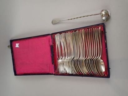 Ménagère en métal argenté comprenant 16 fourchettes...