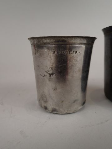 Ensemble de deux timbales gobelets en argent...