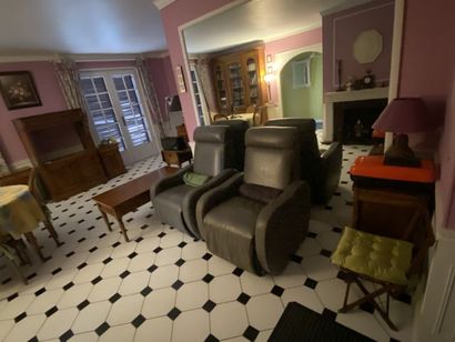 (SUITE PHOTOS LOT 4) ENTIER MOBILIER D'UNE...