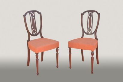 Paire de chaises volantes en acajou et incrustations...