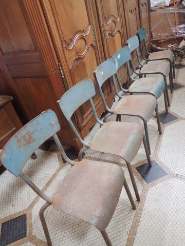 Suite de 6 chaises en métal tubulaire anciennement...