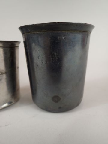 Ensemble de deux timbales gobelets en argent...