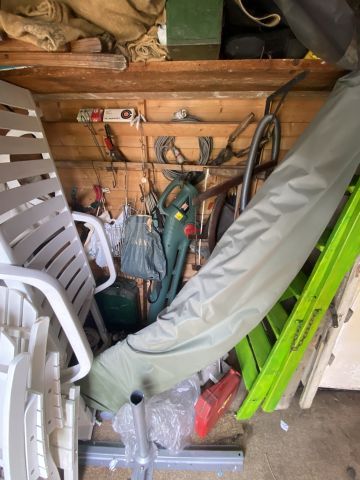 (SUITE PHOTOS LOT 4) ENTIER MOBILIER D'UNE...
