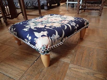 Tabouret de pieds de forme rectangulaire...