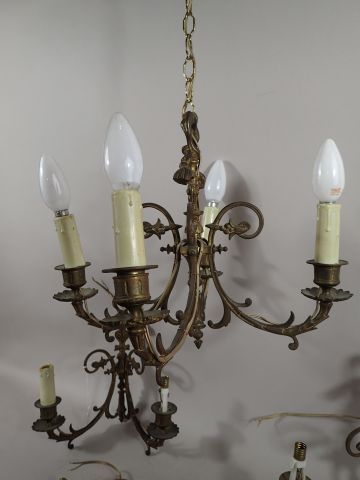 Ensemble de trois lustres à 4 bras de lumière...