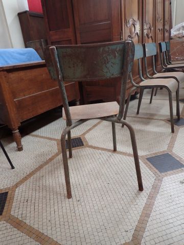 Suite de 6 chaises en métal tubulaire anciennement...