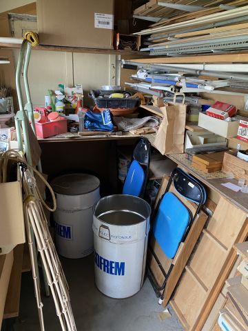 (SUITE PHOTOS LOT 3) ENTIER MOBILIER D'UNE...