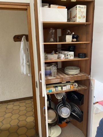 (SUITE PHOTOS LOT 3) ENTIER MOBILIER D'UNE...