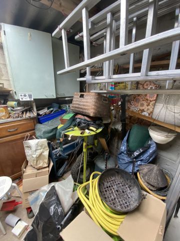 (SUITE PHOTOS LOT 4) ENTIER MOBILIER D'UNE...