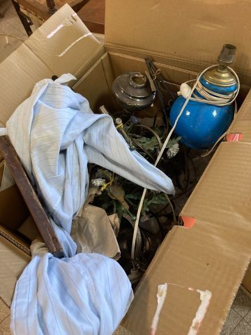(SUITE PHOTOS LOT 2) STOCK D'UN BROCANTEUR...