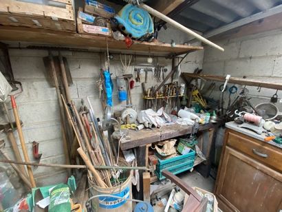 (SUITE PHOTOS LOT 4) ENTIER MOBILIER D'UNE...