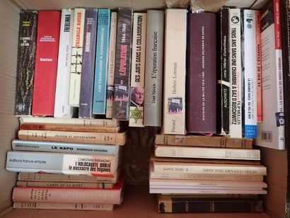 Important et intéressante mannette de livres...
