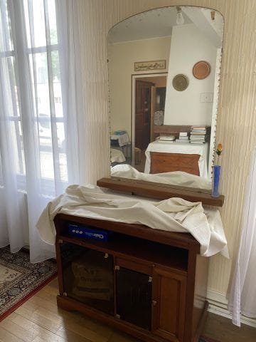 (SUITE PHOTOS LOT 3) ENTIER MOBILIER D'UNE...