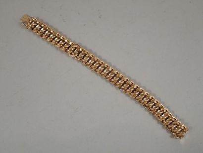 Bracelet maille américaine en or jaune.

Poids...