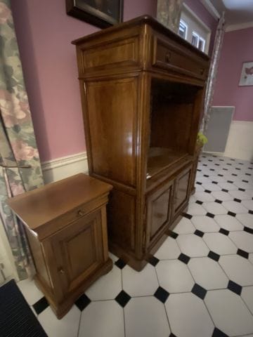 (SUITE PHOTOS LOT 4) ENTIER MOBILIER D'UNE...