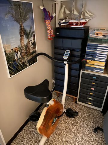 ENTIER MOBILIER D'UNE MAISON SISE A LAON...
