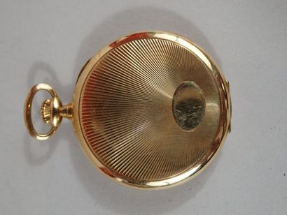 Montre savonnette en or jaune à cadran métallique....