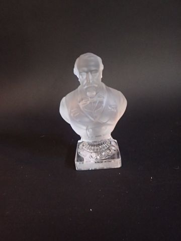 SAINT LOUIS, buste de Napoléon III en cristal...