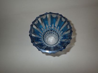 SAINT LOUIS, dans le goût de. Vase de forme...