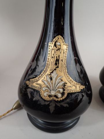 Paire de lampes à pétrole en porcelaine noire...