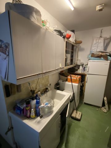 (SUITE PHOTOS LOT 4) ENTIER MOBILIER D'UNE...
